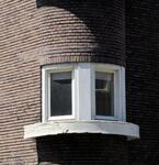 Venster in hoek Valeriusterras-Pieter Lastmankade.
<br/>
Gert-Jan Lobbes, 2015